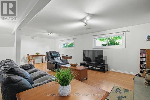 304 St Andrews Drive, Hamilton, ON - Indoor Photo Showing Living Room
