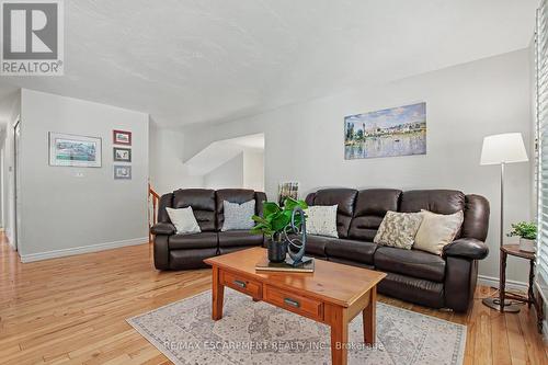 304 St Andrews Drive, Hamilton, ON - Indoor Photo Showing Living Room