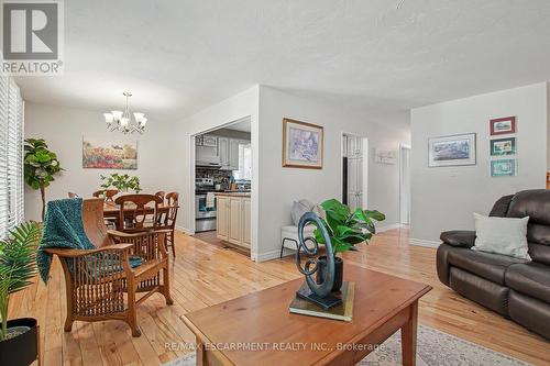 304 St Andrews Drive, Hamilton, ON - Indoor Photo Showing Living Room
