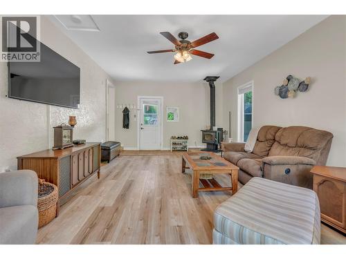 14406 Latimer Avenue, Summerland, BC - Indoor Photo Showing Living Room