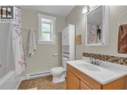 14406 Latimer Avenue, Summerland, BC - Indoor Photo Showing Bathroom