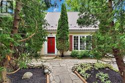 1129 SUNNINGDALE ROAD E  London North (North C), ON N5X 4B1