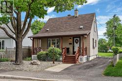 228 CRERAR AVENUE  Ottawa, ON K1Z 7P3