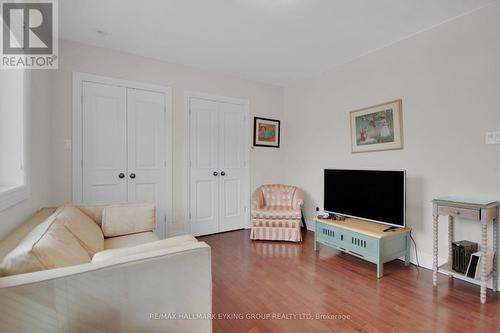 121 Macdonald Street, Ottawa, ON - Indoor Photo Showing Living Room
