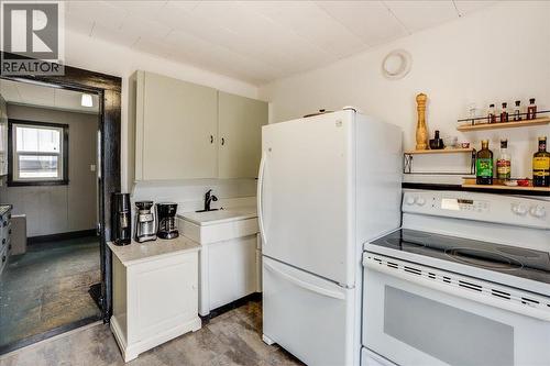 902 Fell Street, Nelson, BC - Indoor Photo Showing Kitchen