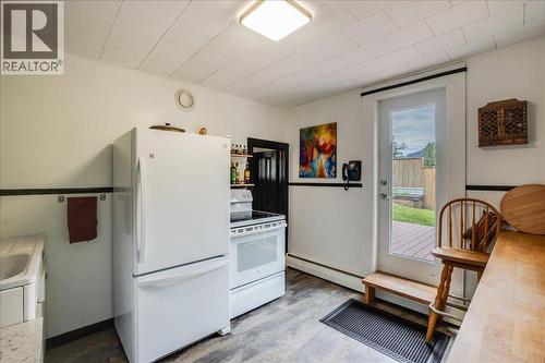 902 Fell Street, Nelson, BC - Indoor Photo Showing Kitchen