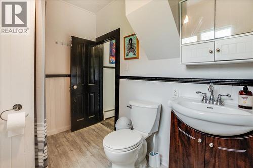 902 Fell Street, Nelson, BC - Indoor Photo Showing Bathroom