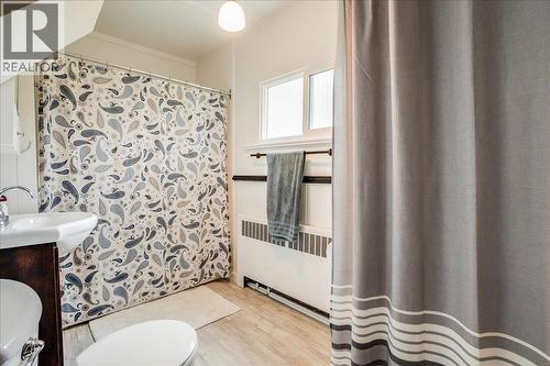 902 Fell Street, Nelson, BC - Indoor Photo Showing Bathroom