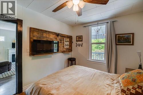902 Fell Street, Nelson, BC - Indoor Photo Showing Bedroom