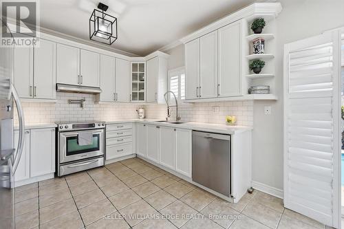 5444 Sundial Road, Burlington, ON - Indoor Photo Showing Kitchen