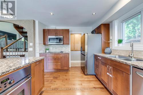 5281 Cindy Lane, Burlington, ON - Indoor Photo Showing Kitchen With Double Sink