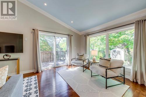 5281 Cindy Lane, Burlington, ON - Indoor Photo Showing Living Room