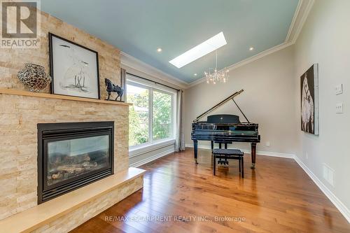 5281 Cindy Lane, Burlington, ON - Indoor Photo Showing Living Room With Fireplace