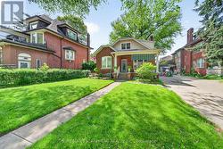 40 FAIRLEIGH CRESCENT  Hamilton, ON L8M 2K9