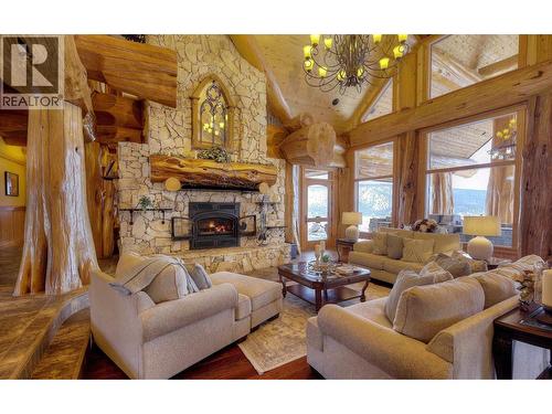 1255 Prosperity Way, Williams Lake, BC - Indoor Photo Showing Living Room With Fireplace