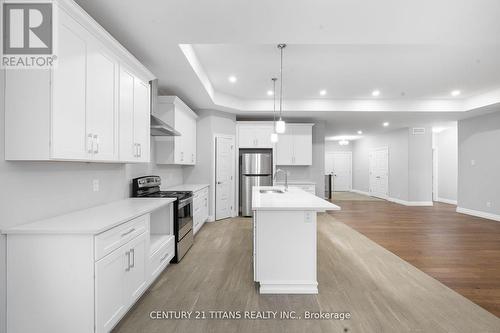 19 Tracy Drive, Chatham-Kent, ON - Indoor Photo Showing Kitchen With Upgraded Kitchen