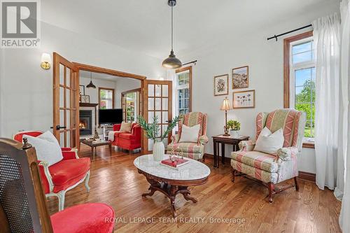 3 Kimini Drive, Ottawa, ON - Indoor Photo Showing Living Room
