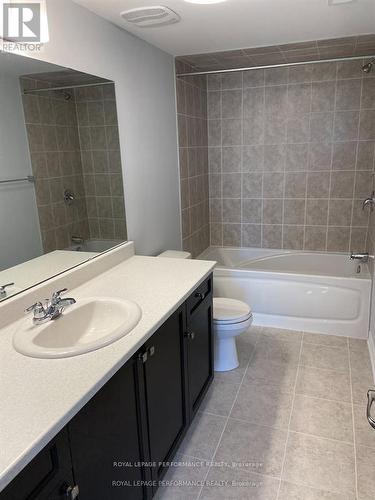 704 Kizis Private, Ottawa, ON - Indoor Photo Showing Bathroom