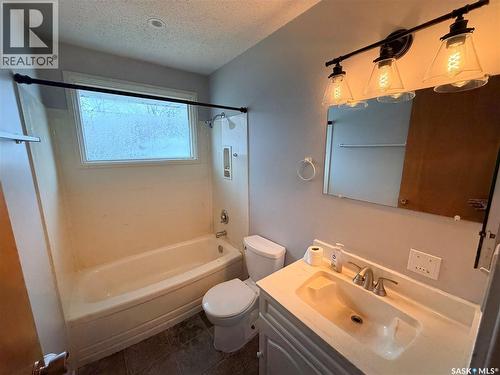 70 Lindsay Drive, Saskatoon, SK - Indoor Photo Showing Bathroom
