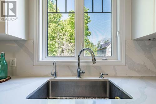 14 Richard Oxtoby Road, Caledon, ON - Indoor Photo Showing Kitchen
