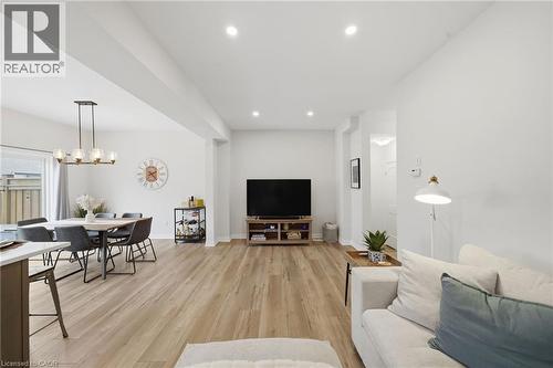 112 Jayla Lane, Smithville, ON - Indoor Photo Showing Living Room
