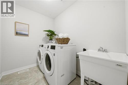 112 Jayla Lane, Smithville, ON - Indoor Photo Showing Laundry Room