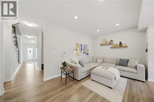 112 Jayla Lane, Smithville, ON - Indoor Photo Showing Living Room