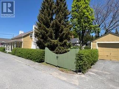 10 Drummond Street E, Kingston (Kingston East (Incl Barret Crt)), ON - Outdoor