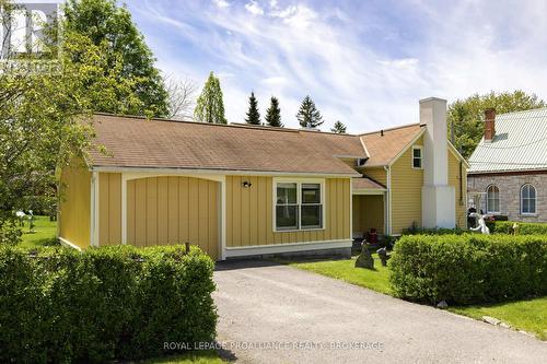 10 Drummond Street E, Kingston (Kingston East (Incl Barret Crt)), ON - Outdoor