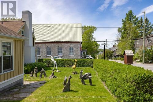 10 Drummond Street E, Kingston (Kingston East (Incl Barret Crt)), ON - Outdoor