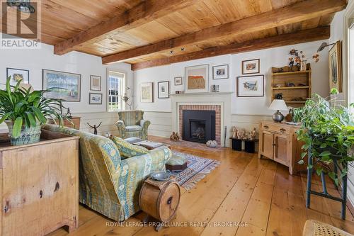 10 Drummond Street E, Kingston (Kingston East (Incl Barret Crt)), ON - Indoor With Fireplace