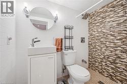 Bathroomin the lower level - 