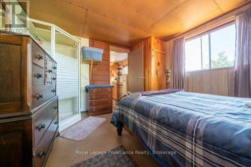 258 Skootamatta Lake, Addington Highlands (Addington Highlands), ON - Indoor Photo Showing Bedroom