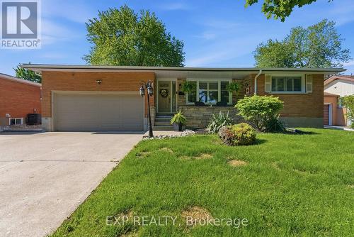 11 MARTHA COURT  Welland (Prince Charles), ON L3C 4N3