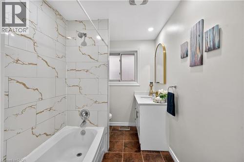 217 Pinegrove Crescent, Waterloo, ON - Indoor Photo Showing Bathroom