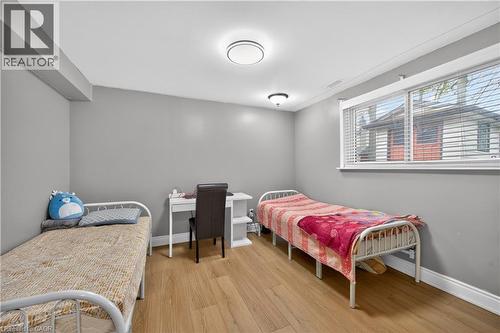 217 Pinegrove Crescent, Waterloo, ON - Indoor Photo Showing Bedroom