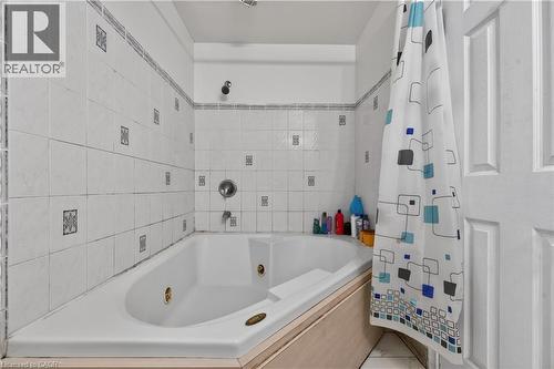 217 Pinegrove Crescent, Waterloo, ON - Indoor Photo Showing Bathroom