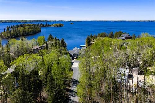 244 Spruce Land Dr, Lac Du Bonnet, MB 