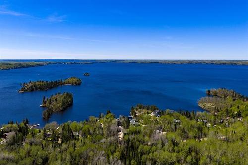 244 Spruce Land Dr, Lac Du Bonnet, MB 