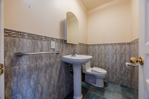 Salle d'eau - 2384 Ch. Du Bord-Du-Lac, Montréal (L'Île-Bizard/Sainte-Geneviève), QC - Indoor Photo Showing Bathroom