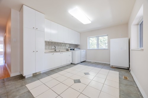 Salle de lavage - 2384 Ch. Du Bord-Du-Lac, Montréal (L'Île-Bizard/Sainte-Geneviève), QC - Indoor Photo Showing Kitchen