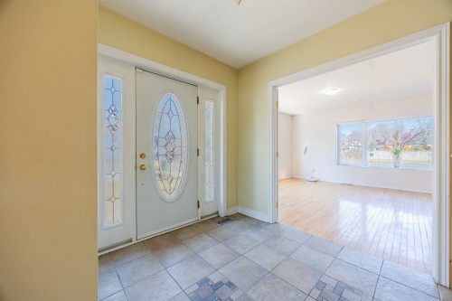 Hall d'entrée/Vestibule - 2384 Ch. Du Bord-Du-Lac, Montréal (L'Île-Bizard/Sainte-Geneviève), QC - Indoor Photo Showing Other Room