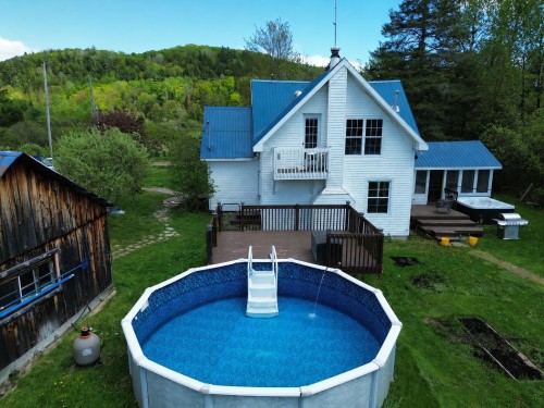Face arrière - 583 Rg St-Denis, Saint-André-Avellin, QC - Outdoor With Above Ground Pool