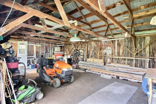 Grange - 583 Rg St-Denis, Saint-André-Avellin, QC - Indoor