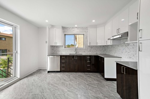 Kitchen - 12282 Boul. De La Rivière-Des-Prairies, Montréal (Rivière-Des-Prairies/Pointe-Aux-Trembles), QC - Indoor Photo Showing Kitchen With Upgraded Kitchen