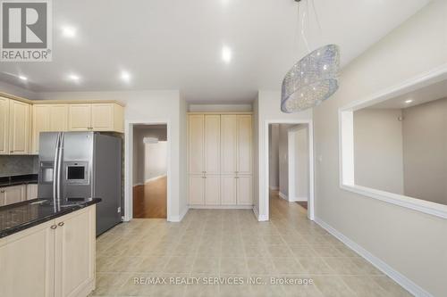 20 Switchback Trail, Brampton, ON - Indoor Photo Showing Kitchen