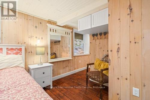 5 - 1028 Oak Street, Muskoka Lakes (Medora), ON - Indoor Photo Showing Bedroom