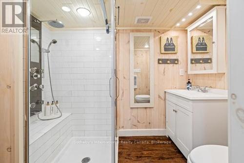 5 - 1028 Oak Street, Muskoka Lakes (Medora), ON - Indoor Photo Showing Bathroom