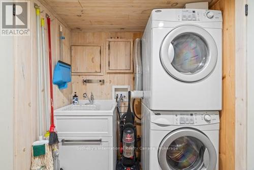 5 - 1028 Oak Street, Muskoka Lakes (Medora), ON - Indoor Photo Showing Laundry Room