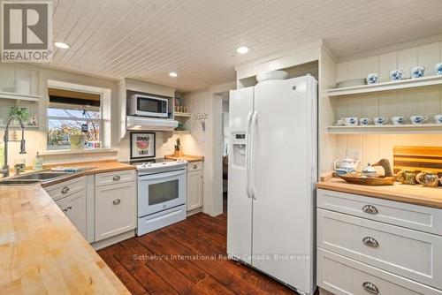 5 - 1028 Oak Street, Muskoka Lakes (Medora), ON - Indoor Photo Showing Kitchen